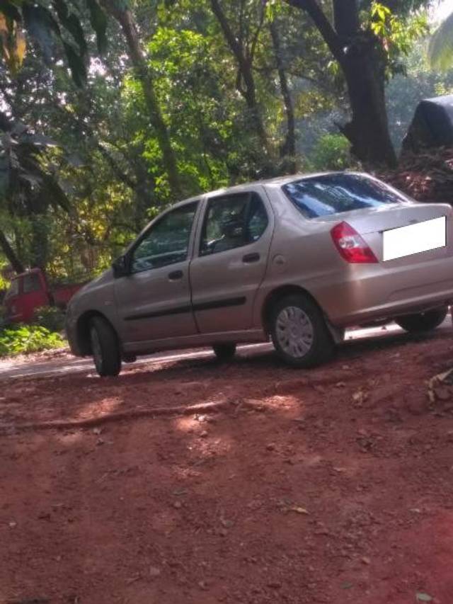 https://images10.gaadi.com/usedcar_image/3691825/original/processed_39bb7a86-c4a1-4542-a8e6-67a5164fc171.jpg?imwidth=6402