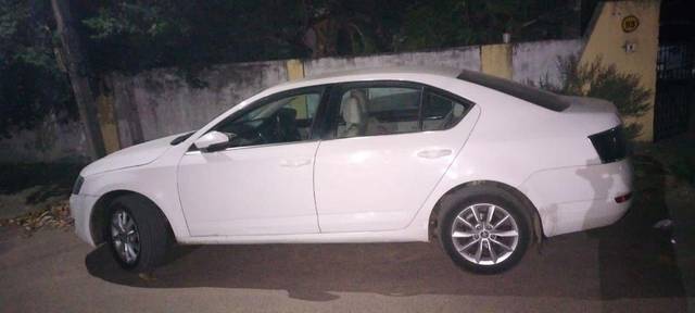 https://images10.gaadi.com/usedcar_image/3691826/original/processed_bd568f9c-b2a0-4fed-8d21-04c160015f3d.jpeg?imwidth=6400