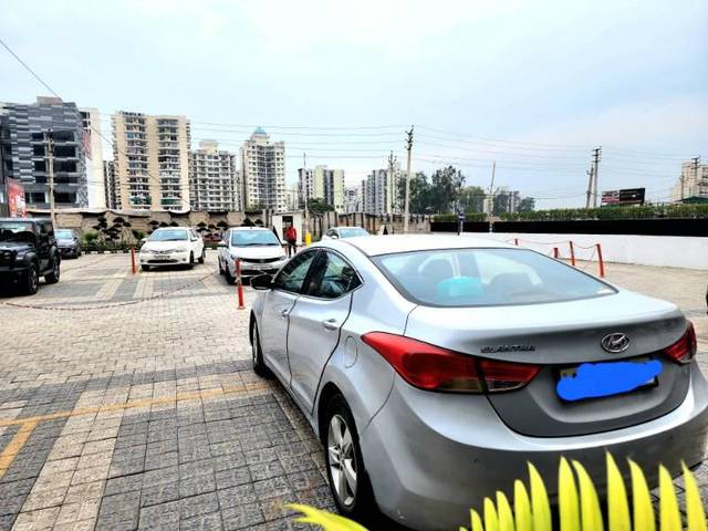 https://images10.gaadi.com/usedcar_image/3691897/original/processed_168327bf-97f3-4353-9489-0d0884802d1d.jpg?imwidth=6400