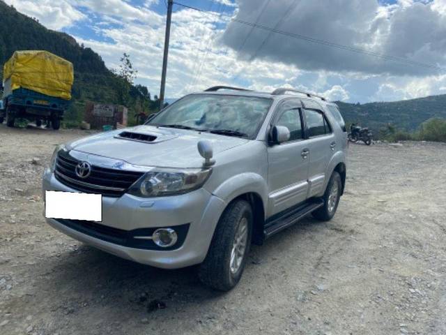 https://images10.gaadi.com/usedcar_image/3691942/original/processed_9bb549a6-066f-4b36-ad1e-76f5b7d8d1de.jpeg?imwidth=6402