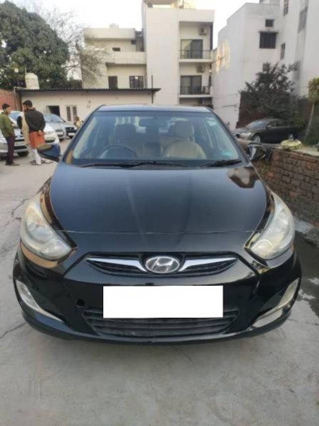 https://images10.gaadi.com/usedcar_image/3691954/original/processed_552c9805-3f20-495b-bb4c-404e3e8e3580.jpg?imwidth=6402