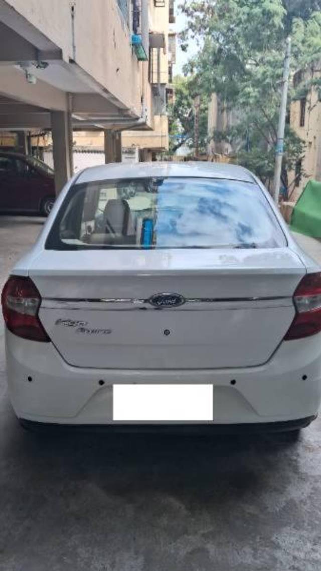 https://images10.gaadi.com/usedcar_image/3691976/original/processed_4d3d7318-c7b1-47af-8f1a-5d95a0d7b4e2.jpg?imwidth=6400