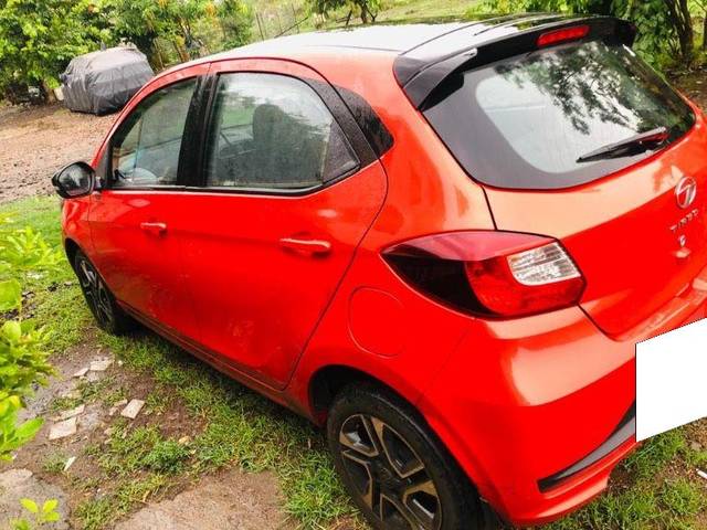 https://images10.gaadi.com/usedcar_image/3691999/original/processed_dc410619-800b-437c-a487-a0a10252f7f3.jpeg?imwidth=6402