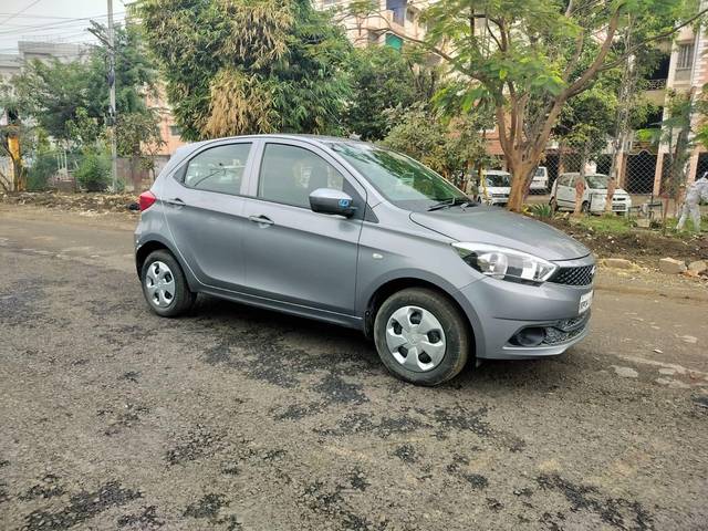 https://images10.gaadi.com/usedcar_image/3692004/original/processed_img2923402__used_car_2923402_1701148332.jpg?imwidth=6400