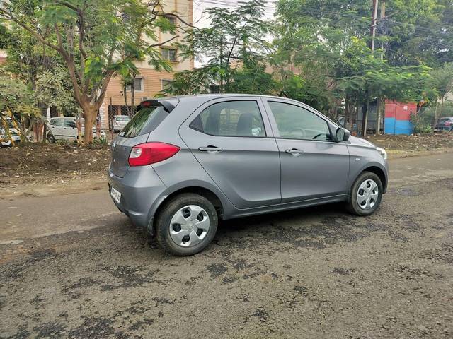 https://images10.gaadi.com/usedcar_image/3692004/original/processed_img2923402__used_car_2923402_1701148336.jpg?imwidth=6401