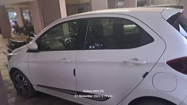 https://images10.gaadi.com/usedcar_image/3692011/original/processed_afdcf436-eeed-40d5-9f4e-17619195aa25.jpg?imwidth=6402