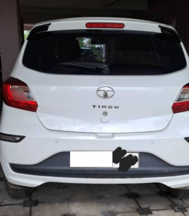 https://images10.gaadi.com/usedcar_image/3692011/original/processed_cc41e759-9c5a-47c5-86e4-c821c04c7c3f.jpg?imwidth=6400