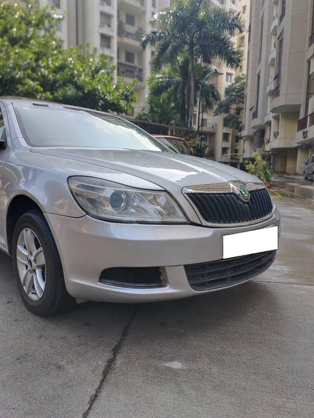 https://images10.gaadi.com/usedcar_image/3692029/original/processed_img2923418__used_car_2923418_1701149851.jpg?imwidth=6400