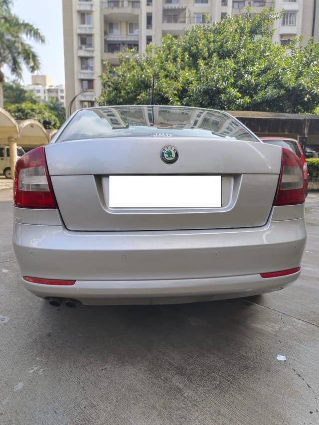 https://images10.gaadi.com/usedcar_image/3692029/original/processed_img2923418__used_car_2923418_1701149854.jpg?imwidth=6401