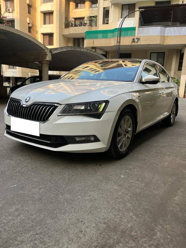 https://images10.gaadi.com/usedcar_image/3692032/original/processed_img2923420__used_car_2923420_1701149960.jpg?imwidth=6402