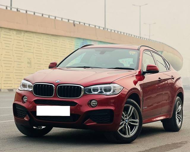 https://images10.gaadi.com/usedcar_image/3692033/original/processed_img2923421__used_car_2923421_1701149973.jpg?imwidth=6402