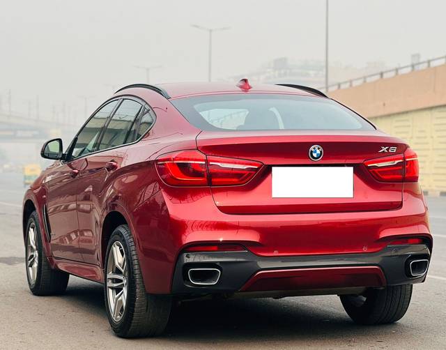 https://images10.gaadi.com/usedcar_image/3692033/original/processed_img2923421__used_car_2923421_1701149979.jpg?imwidth=6401