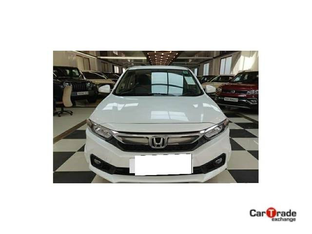 https://images10.gaadi.com/usedcar_image/3692095/original/processed_img2923462__used_car_2923462_1701152043.jpg?imwidth=6400