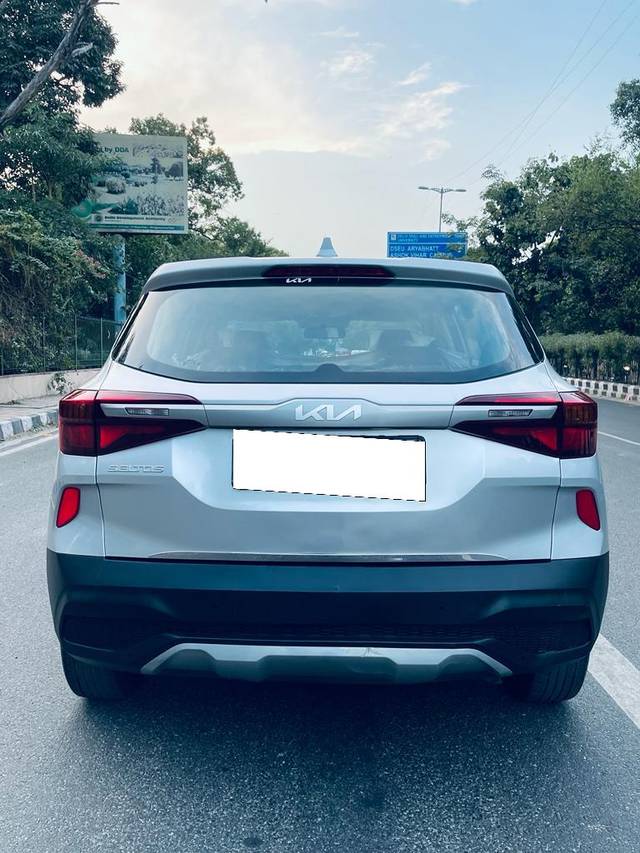 https://images10.gaadi.com/usedcar_image/3692097/original/processed_img2923463__used_car_2923463_1701152068.jpg?imwidth=6401