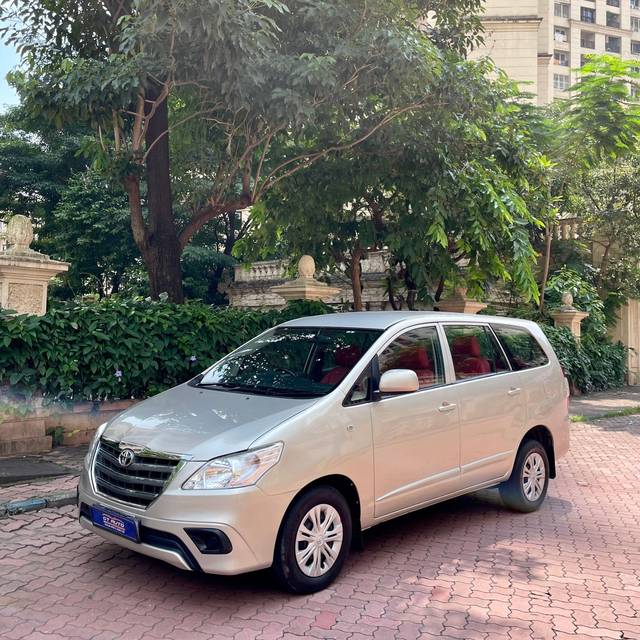 https://images10.gaadi.com/usedcar_image/3692110/original/processed_img2923471__usedcar_innova057806_174391701151729_1701151775.JPG?imwidth=6400