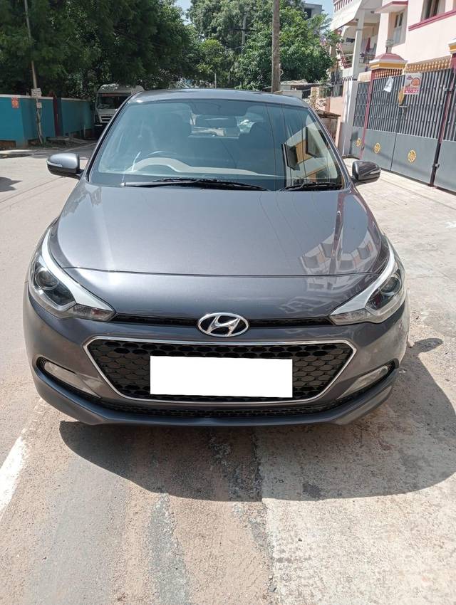 https://images10.gaadi.com/usedcar_image/3692140/original/processed_img2923488__used_car_2923488_1701153771.jpg?imwidth=6400