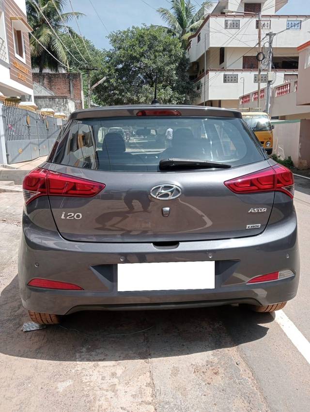 https://images10.gaadi.com/usedcar_image/3692140/original/processed_img2923488__used_car_2923488_1701153779.jpg?imwidth=6402