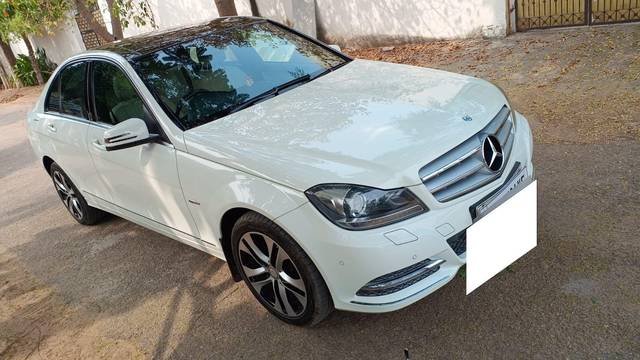 https://images10.gaadi.com/usedcar_image/3692165/original/processed_img2923502__used_car_2923502_1701154592.jpg?imwidth=6400