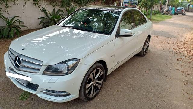 https://images10.gaadi.com/usedcar_image/3692165/original/processed_img2923502__used_car_2923502_1701154595.jpg?imwidth=6402