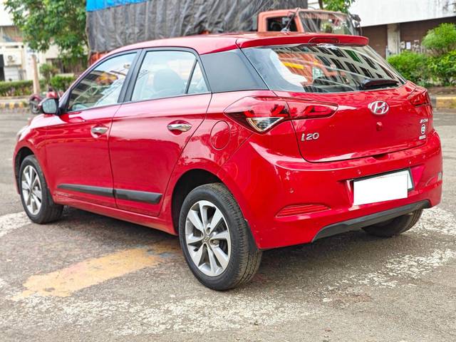 https://images10.gaadi.com/usedcar_image/3692166/original/processed_img2923503__used_car_2923503_1701154626.jpg?imwidth=6402