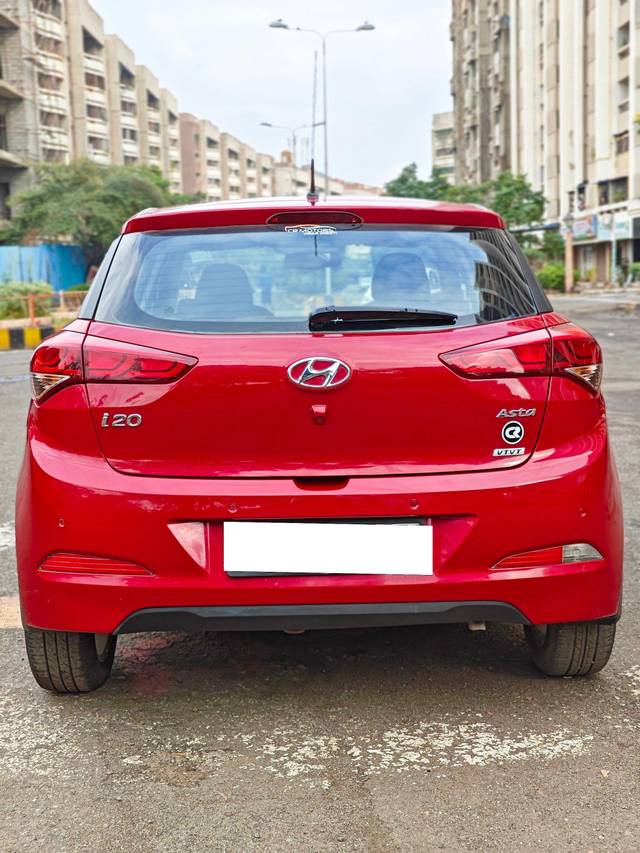https://images10.gaadi.com/usedcar_image/3692166/original/processed_img2923503__used_car_2923503_1701154631.jpg?imwidth=6401