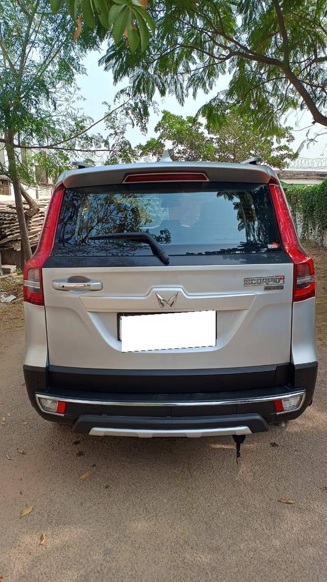 https://images10.gaadi.com/usedcar_image/3692176/original/processed_img2923508__used_car_2923508_1701154860.jpg?imwidth=6402