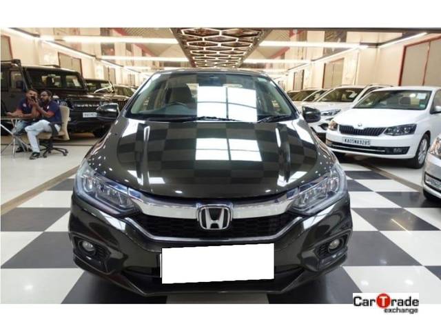 https://images10.gaadi.com/usedcar_image/3692178/original/processed_img2923510__used_car_2923510_1701154875.jpg?imwidth=6400