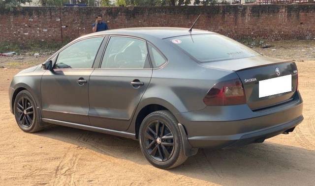 https://images10.gaadi.com/usedcar_image/3692187/original/processed_1aa357ef-a4a8-400b-9d34-cce9d0bf0145.jpeg?imwidth=6402