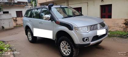 Mitsubishi Pajero Select Plus 4X4 MT Mitsubishi Pajero Select Plus 4X4 MT