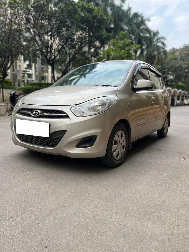 https://images10.gaadi.com/usedcar_image/3692204/original/processed_img2923524__used_car_2923524_1701155821.jpg?imwidth=6402