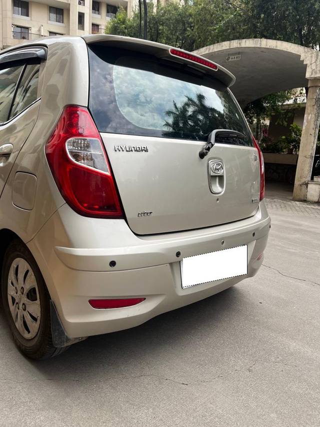 https://images10.gaadi.com/usedcar_image/3692204/original/processed_img2923524__used_car_2923524_1701155826.jpg?imwidth=6401