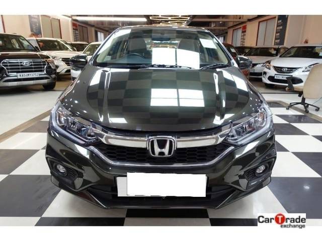 https://images10.gaadi.com/usedcar_image/3692205/original/processed_img2923525__used_car_2923525_1701155822.jpg?imwidth=6400