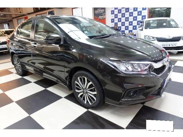 https://images10.gaadi.com/usedcar_image/3692205/original/processed_img2923525__used_car_2923525_1701155825.jpg?imwidth=6401