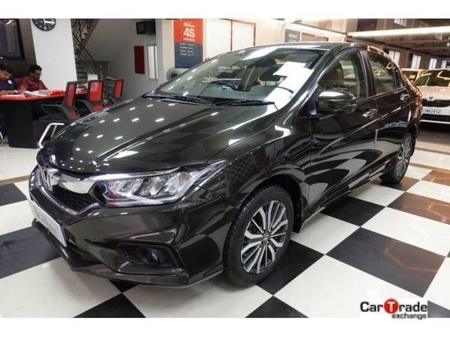 https://images10.gaadi.com/usedcar_image/3692205/original/processed_img2923525__used_car_2923525_1701155827.jpg?imwidth=6402
