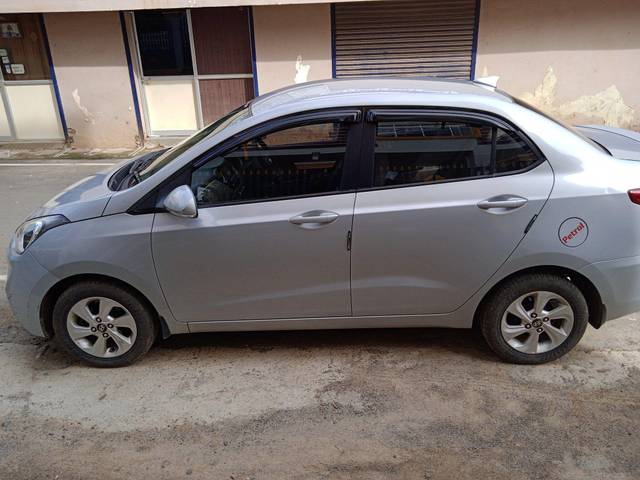 https://images10.gaadi.com/usedcar_image/3692224/original/processed_img2923535__used_car_2923535_1701156498.jpg?imwidth=6402