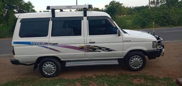 https://images10.gaadi.com/usedcar_image/3692226/original/processed_56749b48-7354-43ac-a7f6-956543c17dc3.jpg?imwidth=6401