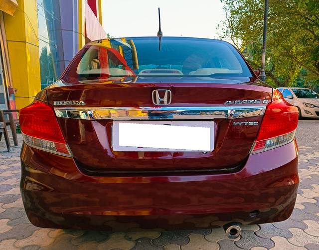 https://images10.gaadi.com/usedcar_image/3692264/original/processed_img2923567__used_car_2923567_1701157134.jpg?imwidth=6402