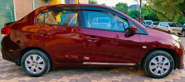 https://images10.gaadi.com/usedcar_image/3692264/original/processed_img2923567__used_car_2923567_1701157189.jpg?imwidth=6401
