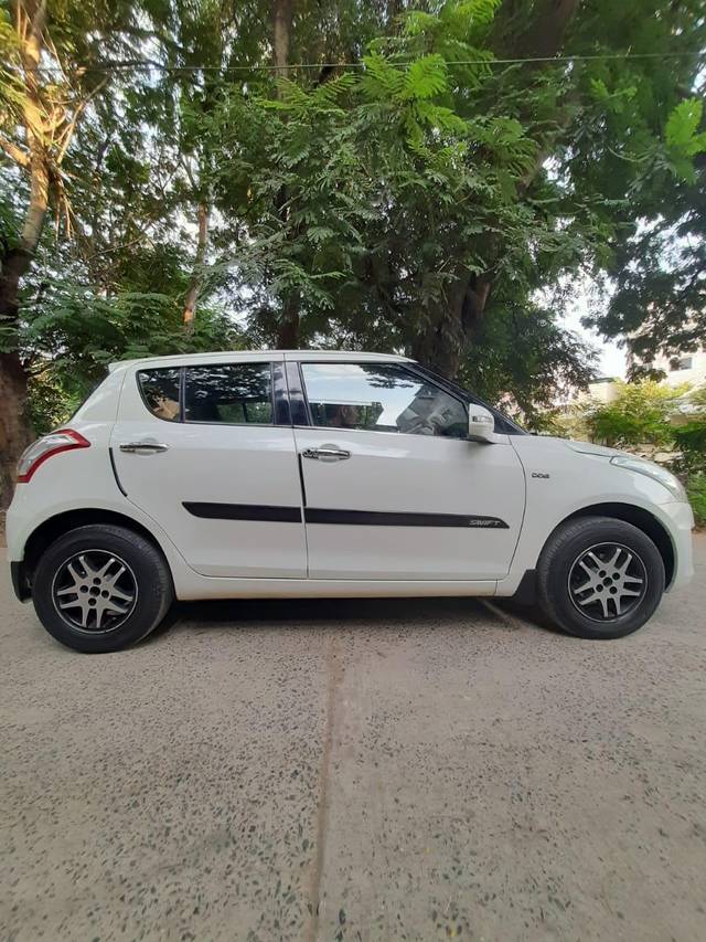 https://images10.gaadi.com/usedcar_image/3692267/original/processed_img2923570__used_car_2923570_1701157101.jpg?imwidth=6401