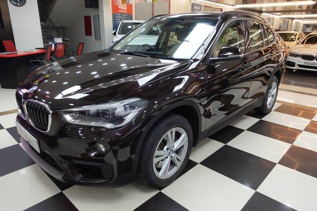 https://images10.gaadi.com/usedcar_image/3692268/original/processed_img2923571__used_car_2923571_1701157239.jpg?imwidth=6400