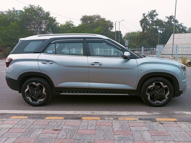 https://images10.gaadi.com/usedcar_image/3692277/original/img2923574__used_car_2923574_1701157516.jpg?imwidth=6401