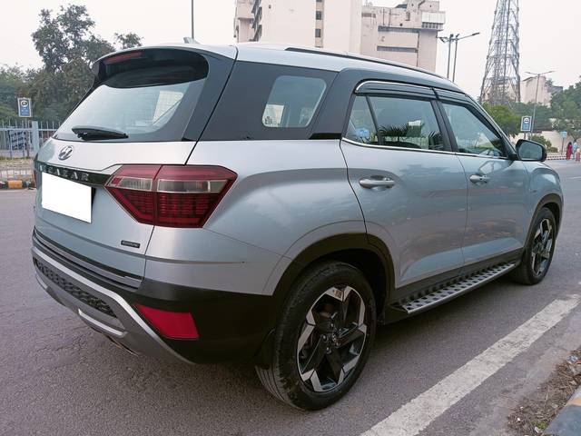 https://images10.gaadi.com/usedcar_image/3692277/original/processed_img2923574__used_car_2923574_1701157522.jpg?imwidth=6402