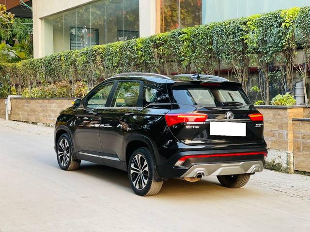 https://images10.gaadi.com/usedcar_image/3692282/original/processed_img2923576__used_car_2923576_1701157583.jpg?imwidth=6402