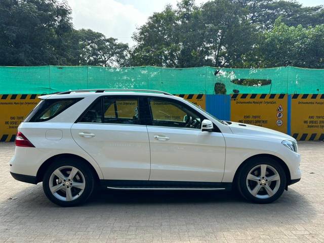 https://images10.gaadi.com/usedcar_image/3692296/original/processed_img2923583__usedcar_4_2923583_1701253261.jpeg?imwidth=6401