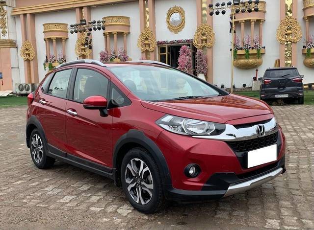 https://images10.gaadi.com/usedcar_image/3692302/original/processed_img2923589__used_car_2923589_1701158257.jpg?imwidth=6400