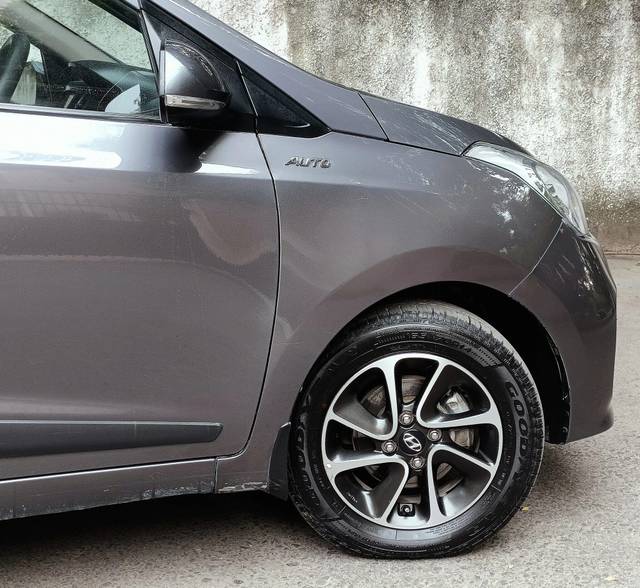 https://images10.gaadi.com/usedcar_image/3692313/original/processed_img2923594__used_car_2923594_1701158720.jpg?imwidth=6402