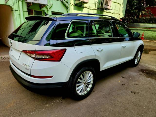 https://images10.gaadi.com/usedcar_image/3692330/original/processed_img2923596__used_car_2923596_1703405884.jpg?imwidth=6401