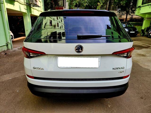 https://images10.gaadi.com/usedcar_image/3692330/original/processed_img2923596__used_car_2923596_1703405888.jpg?imwidth=6402