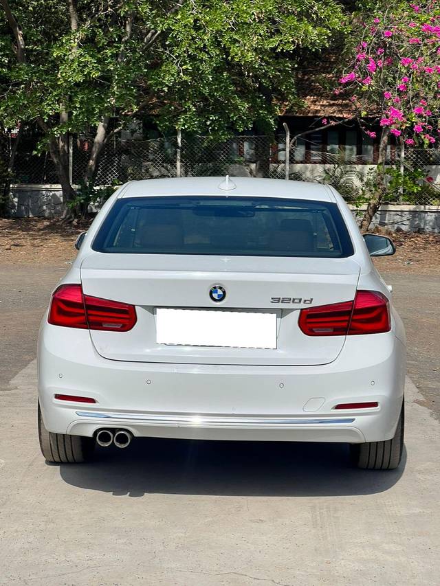 https://images10.gaadi.com/usedcar_image/3692343/original/processed_img2923604__used_car_2923604_1701159841.jpg?imwidth=6402