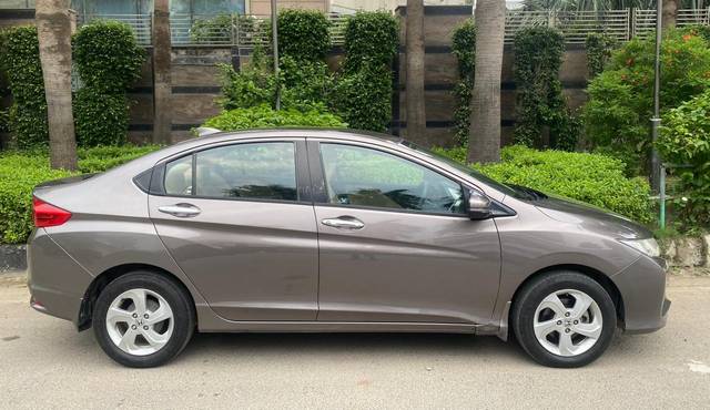 https://images10.gaadi.com/usedcar_image/3692366/original/img2923622__used_car_2923622_1701160285.jpg?imwidth=6401